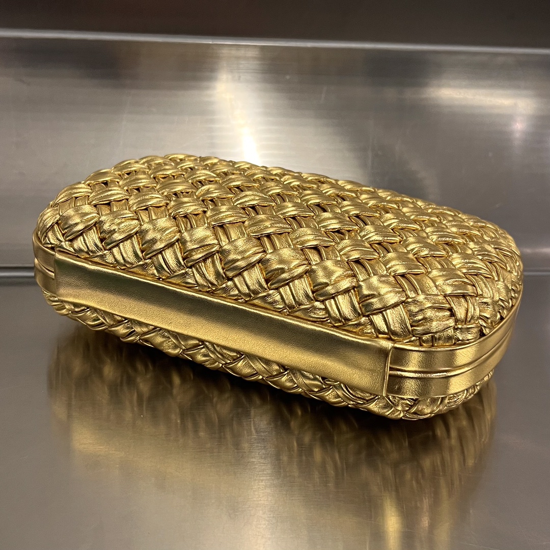 Knot Padded Intreccio Leather Clutch Gold